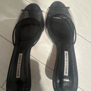 Manolo Blahnik Jadifa 40 black suede size 40 and heel is 70mm GORGEOUS